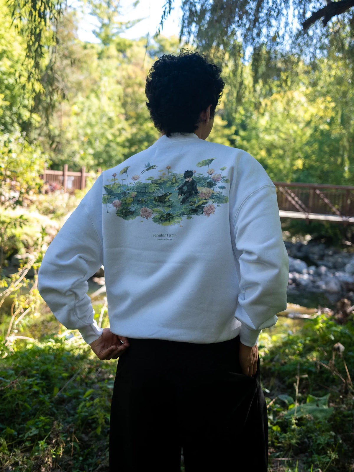 Familiars Crewneck - White