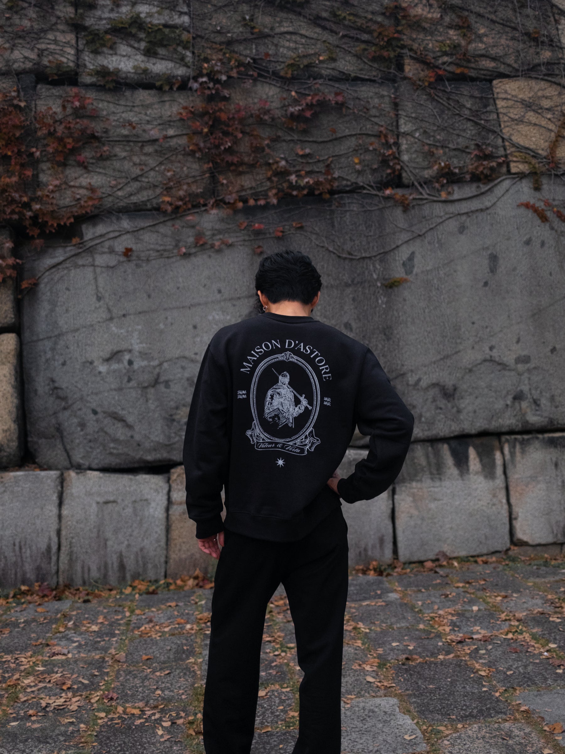 Valor Box Crewneck - Black
