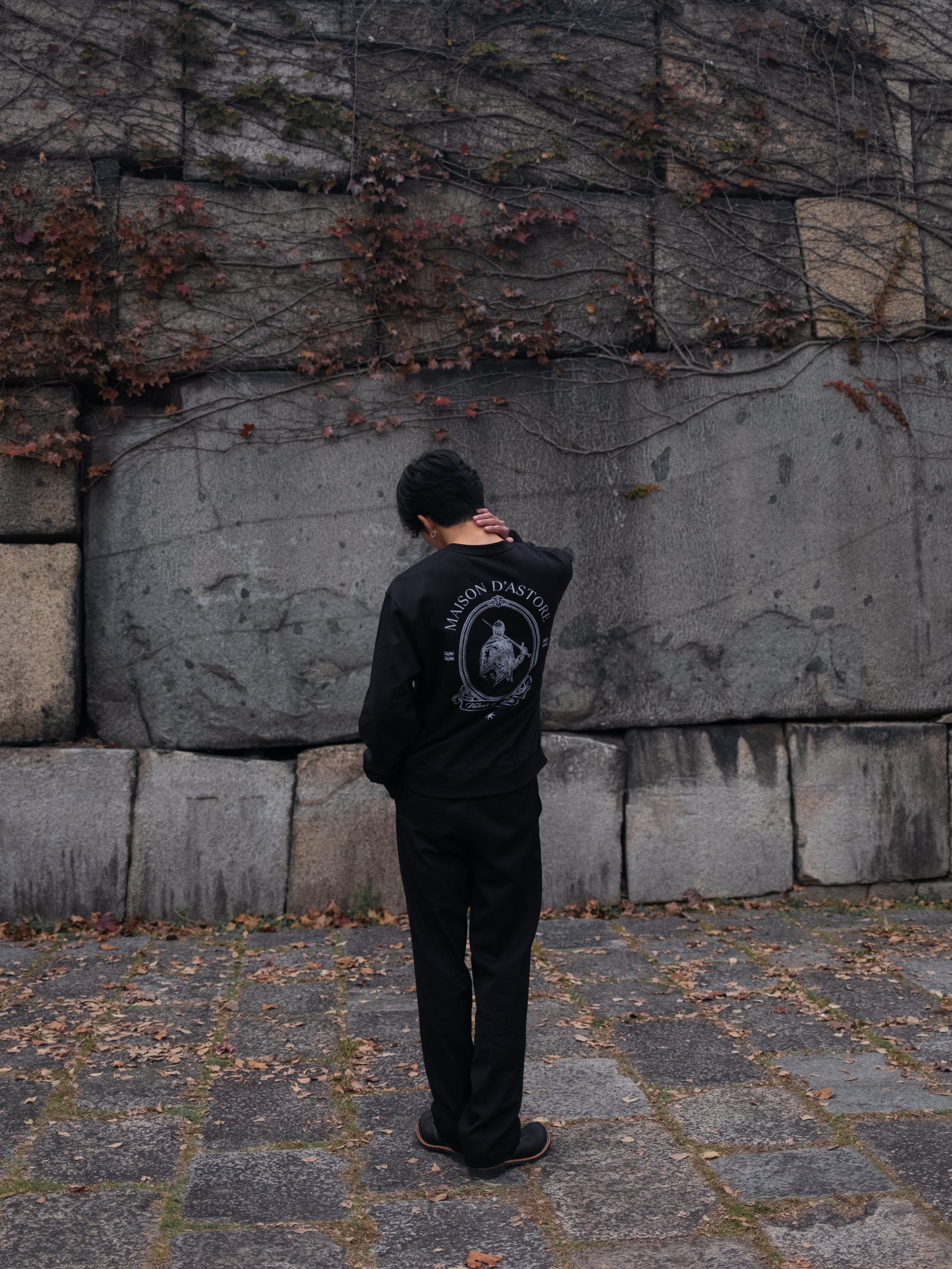 Valor Box Crewneck - Black