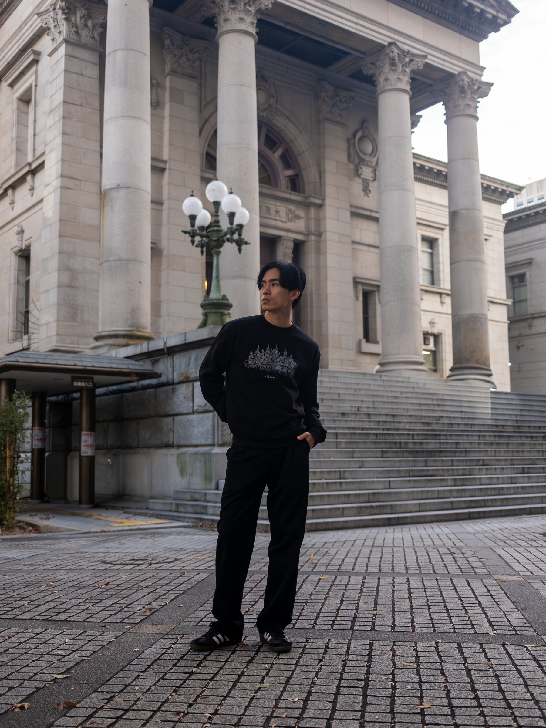 Academia Box Crewneck - Black