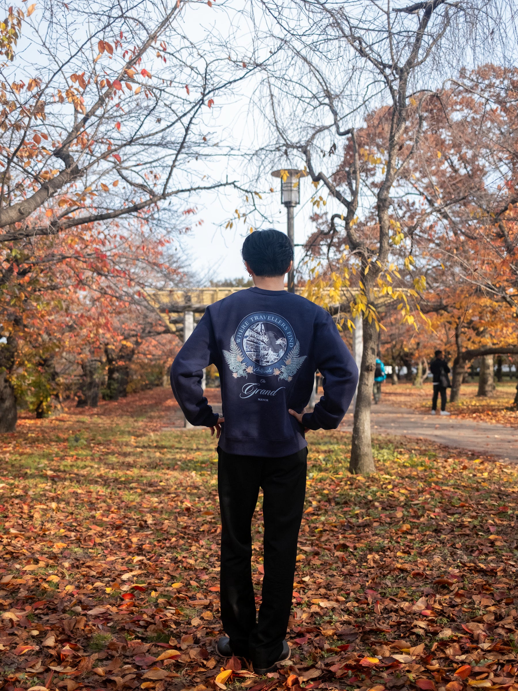 Solitude Box Crewneck - Navy