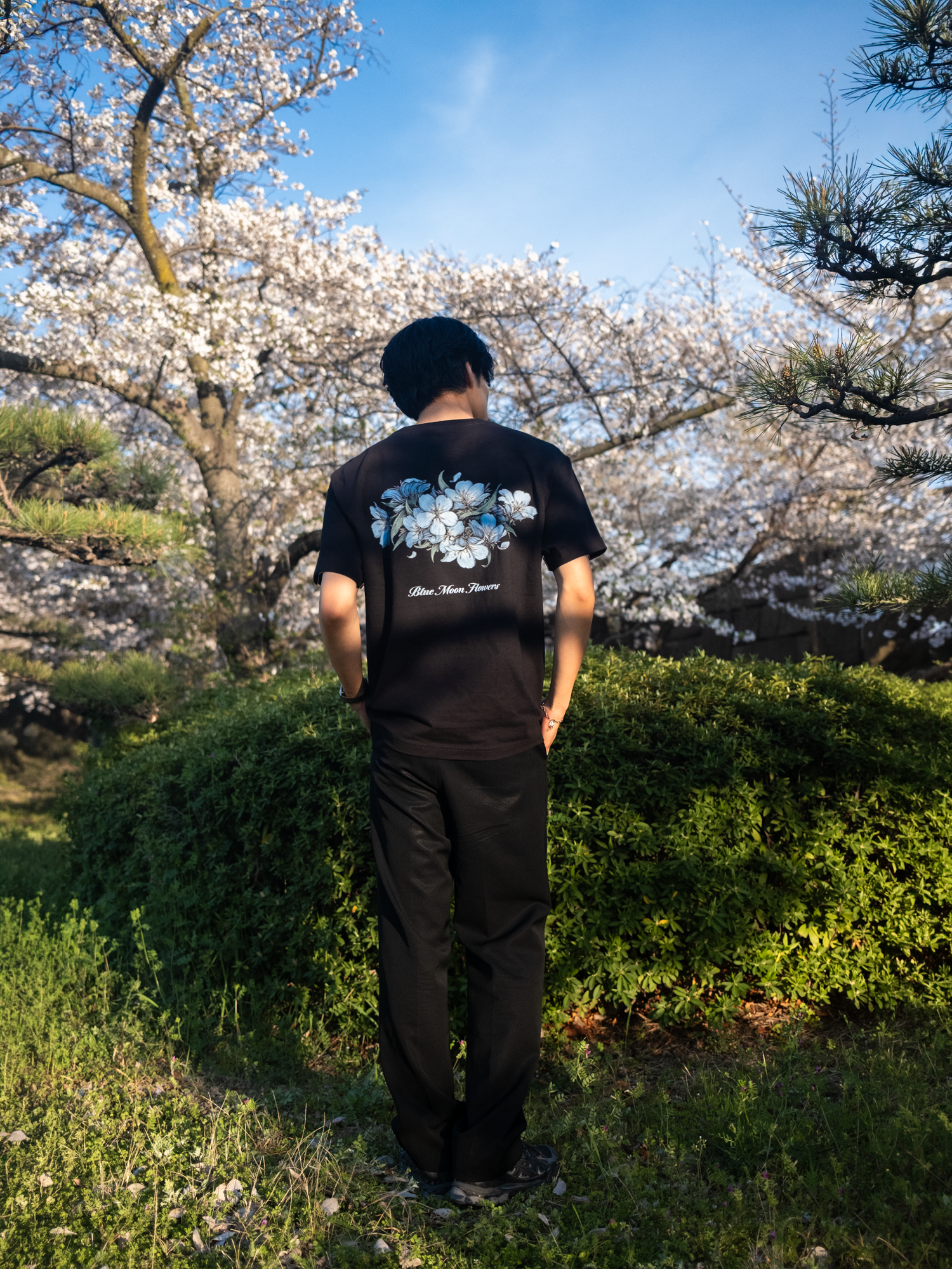 Blue Moon Flowers Box Tee - Black