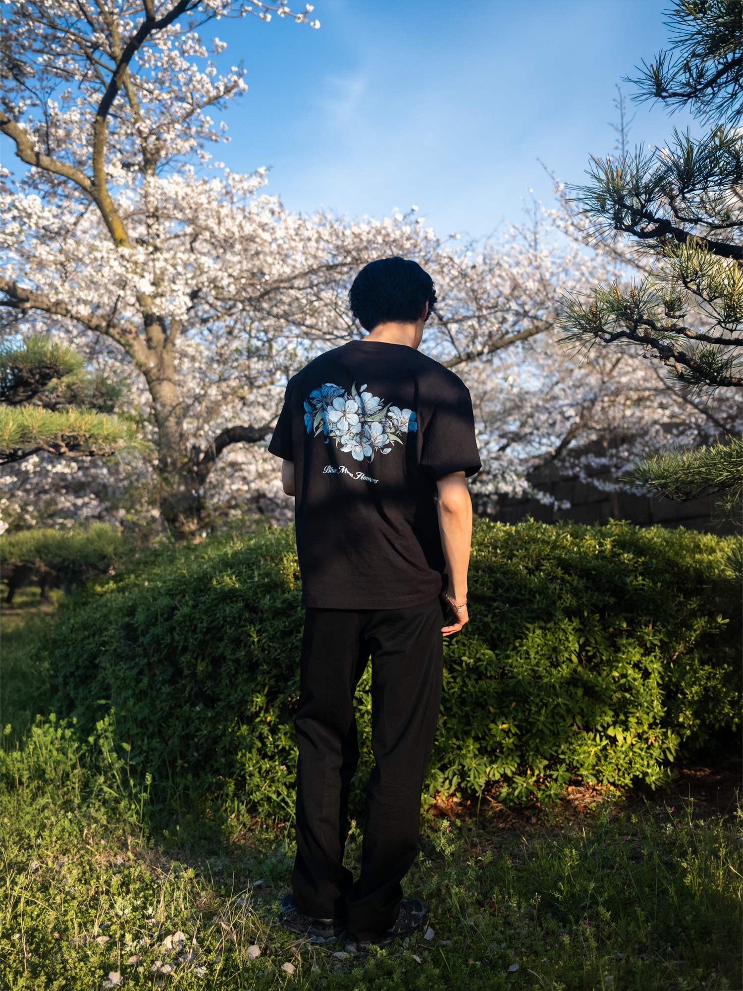 Blue Moon Flowers Box Tee - Black
